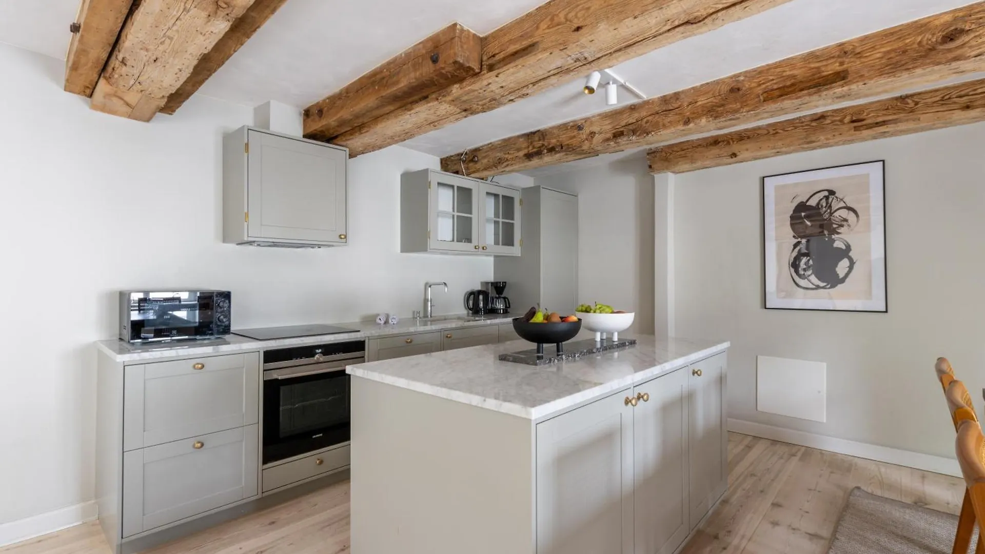 City Apartment With Exposed Ceiling Beams Copenhagen 0*,
