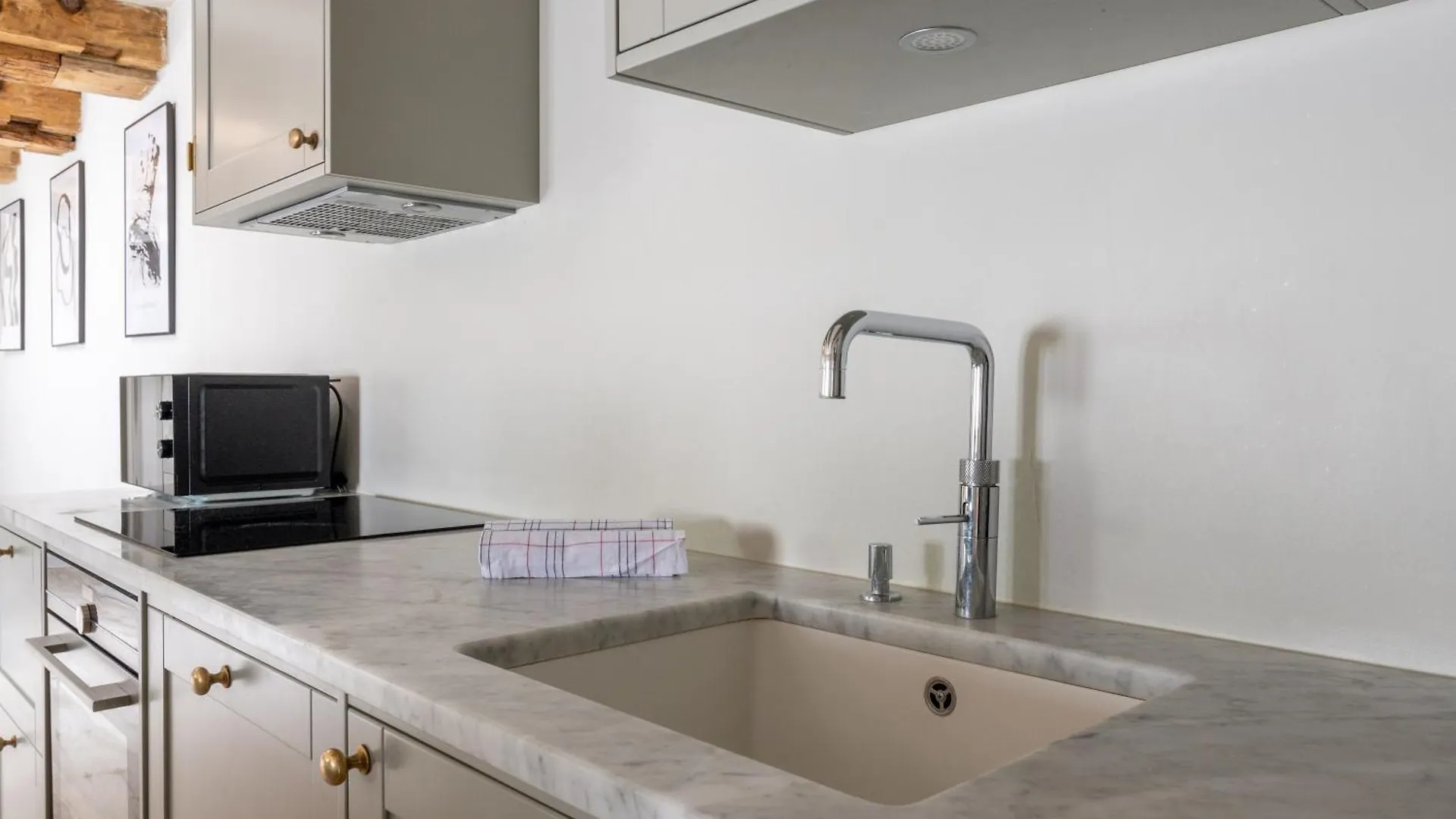 City Apartment With Exposed Ceiling Beams Copenhagen